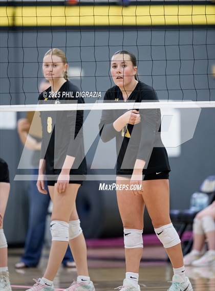 Thumbnail 2 in Longmont vs Green Mountain (CHSAA 4A Regional) photogallery.