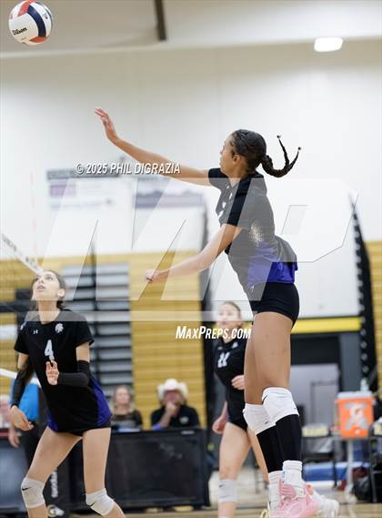 Thumbnail 1 in Longmont vs Green Mountain (CHSAA 4A Regional) photogallery.