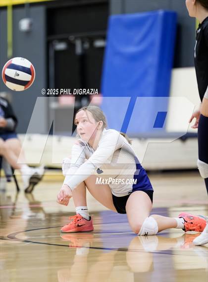 Thumbnail 3 in Longmont vs Green Mountain (CHSAA 4A Regional) photogallery.