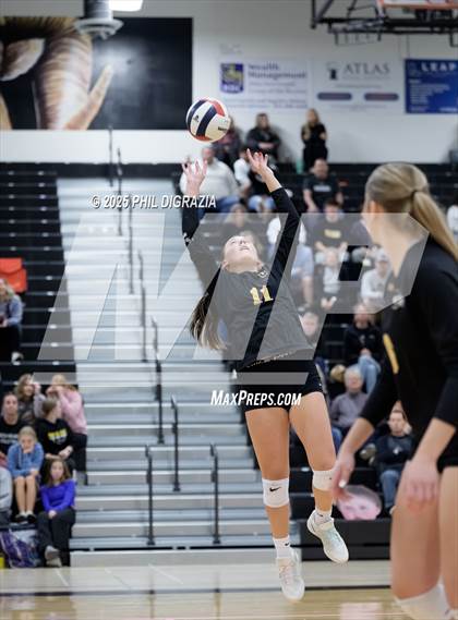 Thumbnail 2 in Longmont vs Green Mountain (CHSAA 4A Regional) photogallery.