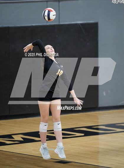 Thumbnail 2 in Longmont vs Green Mountain (CHSAA 4A Regional) photogallery.