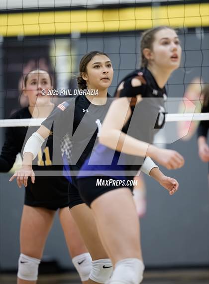 Thumbnail 3 in Longmont vs Green Mountain (CHSAA 4A Regional) photogallery.