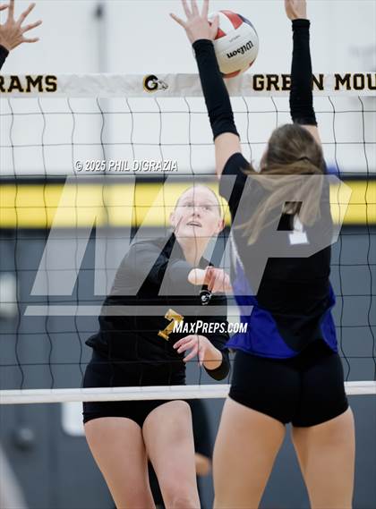 Thumbnail 3 in Longmont vs Green Mountain (CHSAA 4A Regional) photogallery.