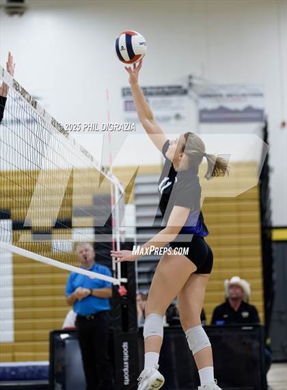 Thumbnail 2 in Longmont vs Green Mountain (CHSAA 4A Regional) photogallery.