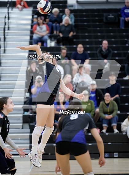 Thumbnail 1 in Longmont vs Green Mountain (CHSAA 4A Regional) photogallery.