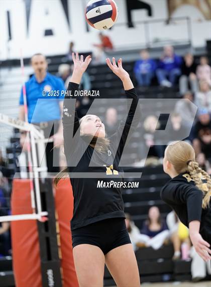 Thumbnail 3 in Longmont vs Green Mountain (CHSAA 4A Regional) photogallery.