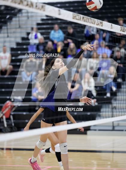 Thumbnail 2 in Longmont vs Green Mountain (CHSAA 4A Regional) photogallery.