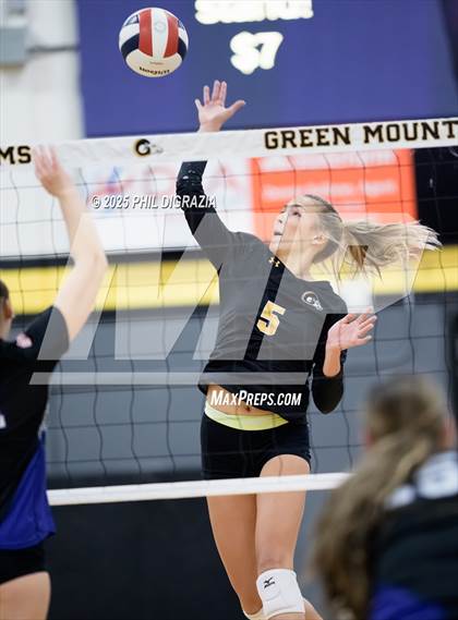 Thumbnail 3 in Longmont vs Green Mountain (CHSAA 4A Regional) photogallery.