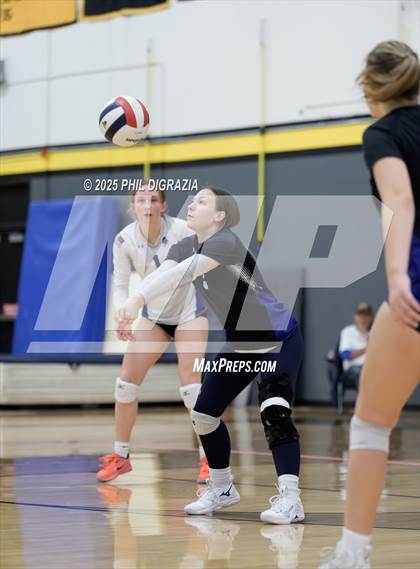 Thumbnail 3 in Longmont vs Green Mountain (CHSAA 4A Regional) photogallery.