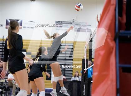 Thumbnail 2 in Longmont vs Green Mountain (CHSAA 4A Regional) photogallery.