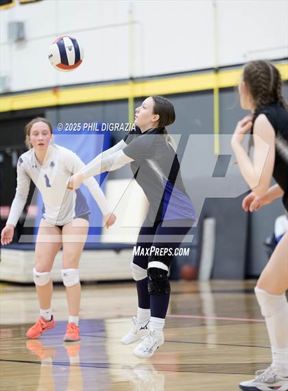 Thumbnail 3 in Longmont vs Green Mountain (CHSAA 4A Regional) photogallery.