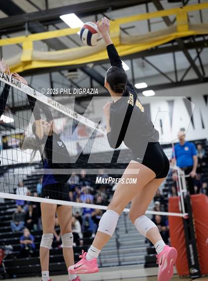 Thumbnail 1 in Longmont vs Green Mountain (CHSAA 4A Regional) photogallery.