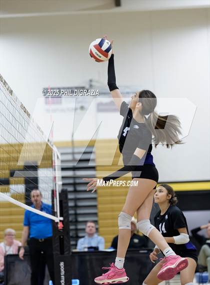 Thumbnail 3 in Longmont vs Green Mountain (CHSAA 4A Regional) photogallery.