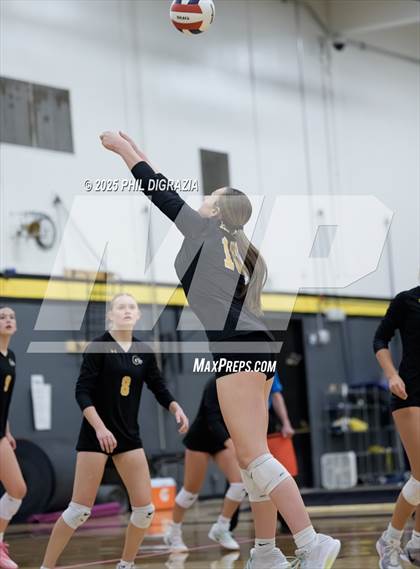 Thumbnail 3 in Longmont vs Green Mountain (CHSAA 4A Regional) photogallery.