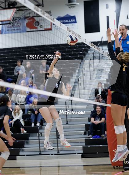 Thumbnail 3 in Longmont vs Green Mountain (CHSAA 4A Regional) photogallery.