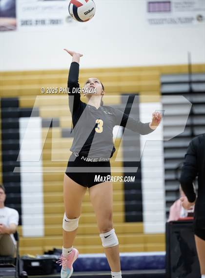 Thumbnail 1 in Longmont vs Green Mountain (CHSAA 4A Regional) photogallery.