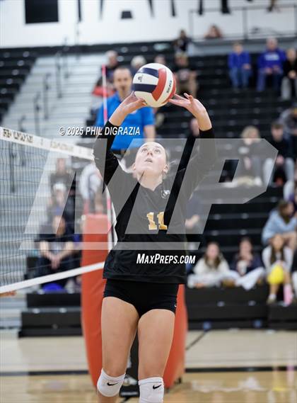 Thumbnail 1 in Longmont vs Green Mountain (CHSAA 4A Regional) photogallery.