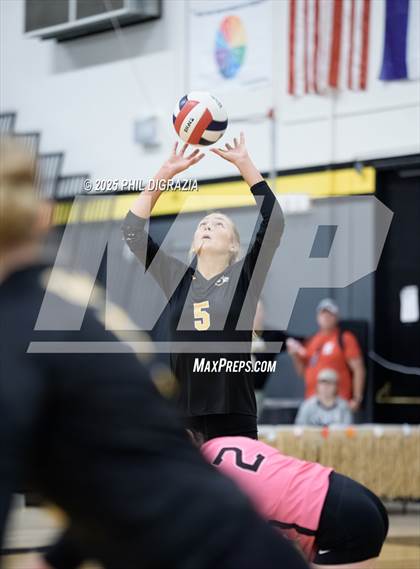 Thumbnail 1 in Longmont vs Green Mountain (CHSAA 4A Regional) photogallery.