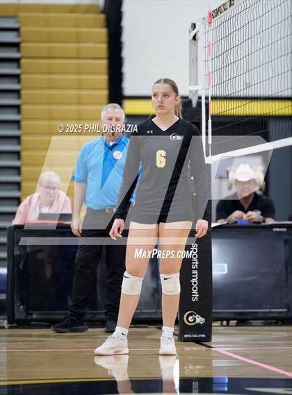 Thumbnail 3 in Longmont vs Green Mountain (CHSAA 4A Regional) photogallery.