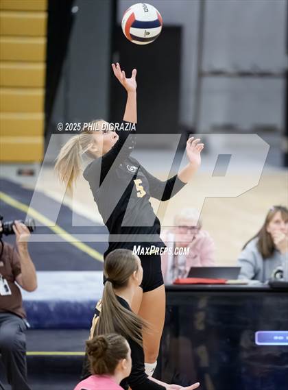 Thumbnail 1 in Longmont vs Green Mountain (CHSAA 4A Regional) photogallery.