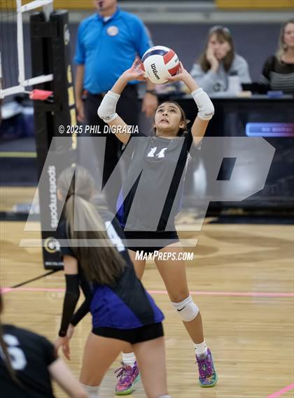 Thumbnail 3 in Longmont vs Green Mountain (CHSAA 4A Regional) photogallery.