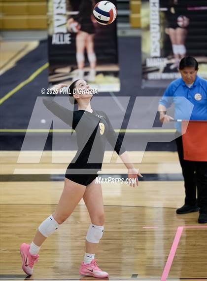 Thumbnail 3 in Longmont vs Green Mountain (CHSAA 4A Regional) photogallery.