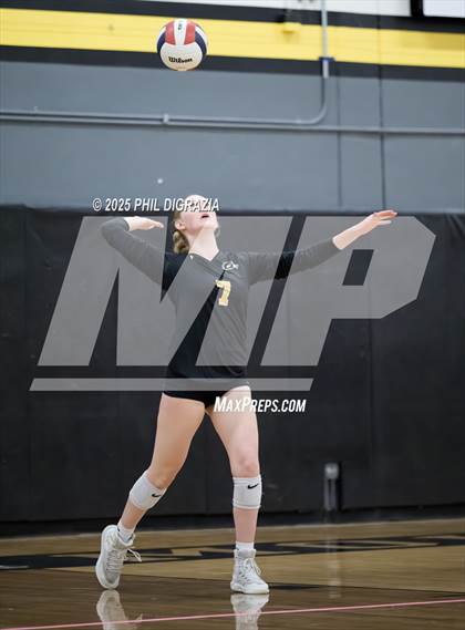 Thumbnail 2 in Longmont vs Green Mountain (CHSAA 4A Regional) photogallery.