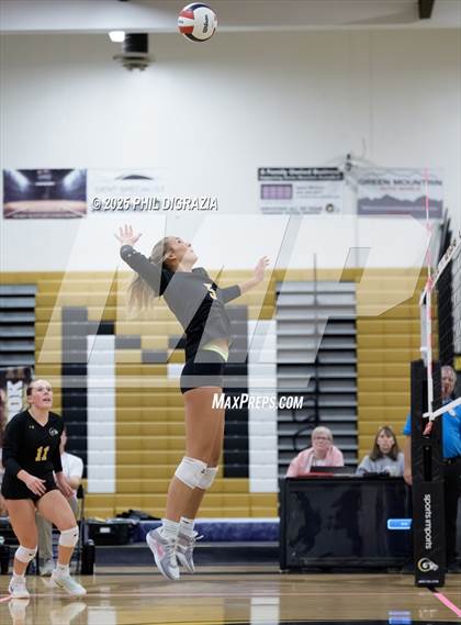 Thumbnail 3 in Longmont vs Green Mountain (CHSAA 4A Regional) photogallery.