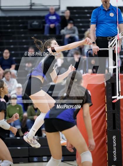 Thumbnail 3 in Longmont vs Green Mountain (CHSAA 4A Regional) photogallery.