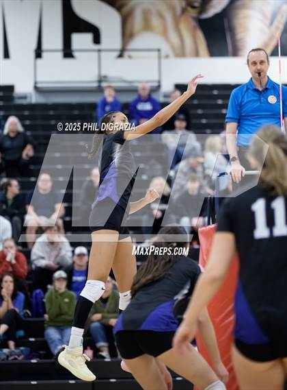 Thumbnail 1 in Longmont vs Green Mountain (CHSAA 4A Regional) photogallery.