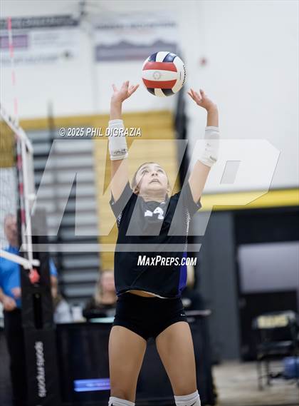 Thumbnail 1 in Longmont vs Green Mountain (CHSAA 4A Regional) photogallery.