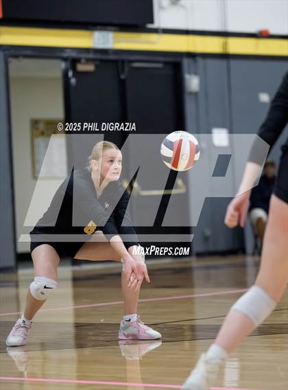 Thumbnail 3 in Longmont vs Green Mountain (CHSAA 4A Regional) photogallery.