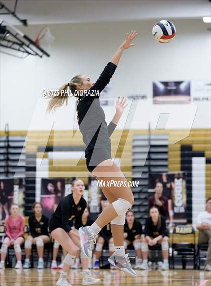 Thumbnail 1 in Longmont vs Green Mountain (CHSAA 4A Regional) photogallery.