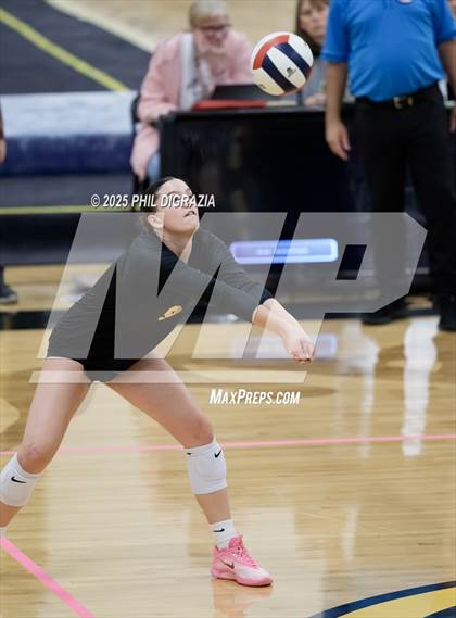 Thumbnail 2 in Longmont vs Green Mountain (CHSAA 4A Regional) photogallery.