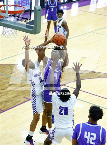Thumbnail 2 in Quincy vs. MacArthur (Prairie Farms Holiday Classic) photogallery.