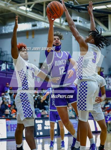 Thumbnail 3 in Quincy vs. MacArthur (Prairie Farms Holiday Classic) photogallery.