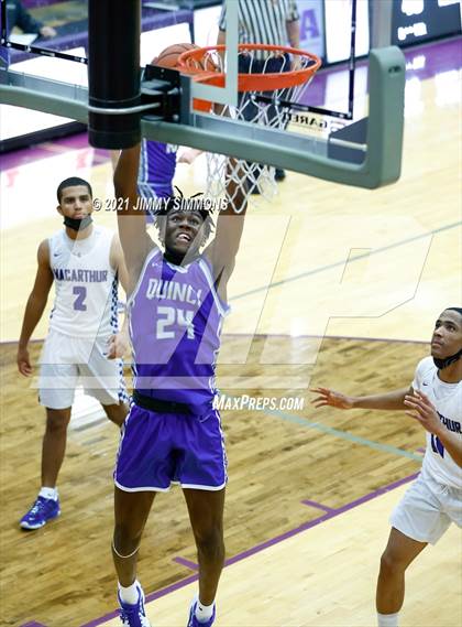 Thumbnail 3 in Quincy vs. MacArthur (Prairie Farms Holiday Classic) photogallery.