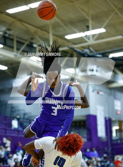 Thumbnail 3 in Quincy vs. MacArthur (Prairie Farms Holiday Classic) photogallery.
