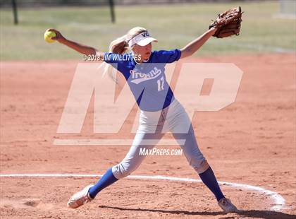 Thumbnail 3 in Valley Christian vs. Pima photogallery.