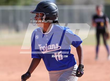 Thumbnail 3 in Valley Christian vs. Pima photogallery.
