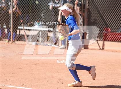 Thumbnail 3 in Valley Christian vs. Pima photogallery.