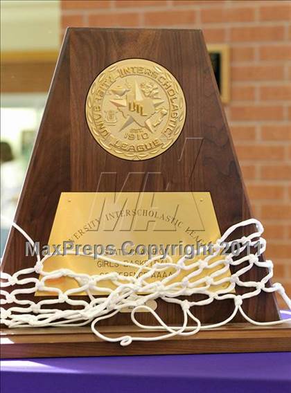 Thumbnail 3 in MaxPreps National Female Team Coach of the Year presented by Playtex Sport photogallery.