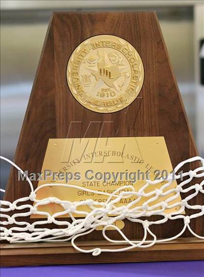 Thumbnail 2 in MaxPreps National Female Team Coach of the Year presented by Playtex Sport photogallery.