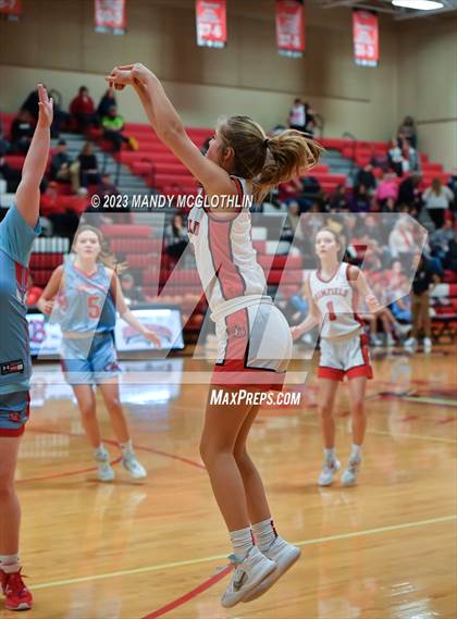 Thumbnail 1 in Lewistown @ Brimfield photogallery.