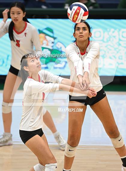 Thumbnail 3 in Sacred Heart Cathedral Preparatory vs. Saratoga (CIF CCS D3 Quarterfinal) photogallery.