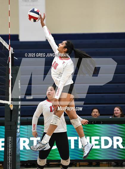 Thumbnail 2 in Sacred Heart Cathedral Preparatory vs. Saratoga (CIF CCS D3 Quarterfinal) photogallery.