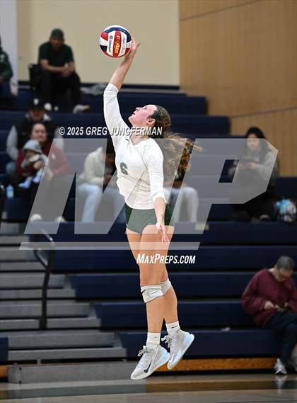 Thumbnail 3 in Sacred Heart Cathedral Preparatory vs. Saratoga (CIF CCS D3 Quarterfinal) photogallery.