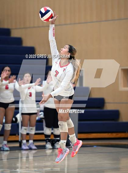 Thumbnail 3 in Sacred Heart Cathedral Preparatory vs. Saratoga (CIF CCS D3 Quarterfinal) photogallery.