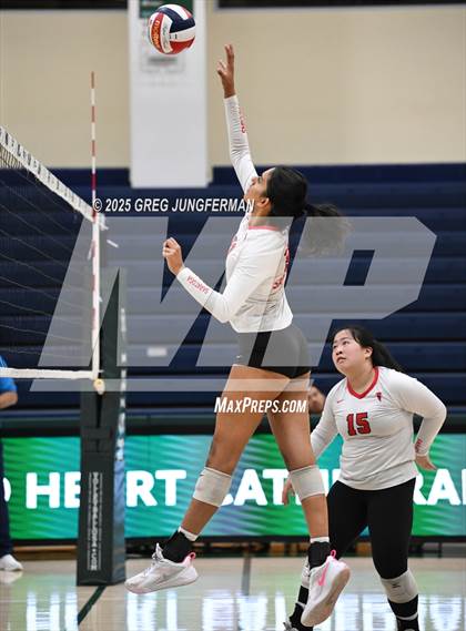 Thumbnail 3 in Sacred Heart Cathedral Preparatory vs. Saratoga (CIF CCS D3 Quarterfinal) photogallery.