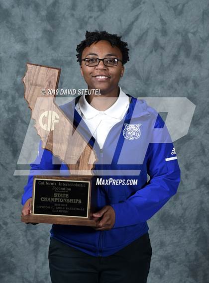 Thumbnail 1 in Oakland (CIF State D3 Award Photos) photogallery.